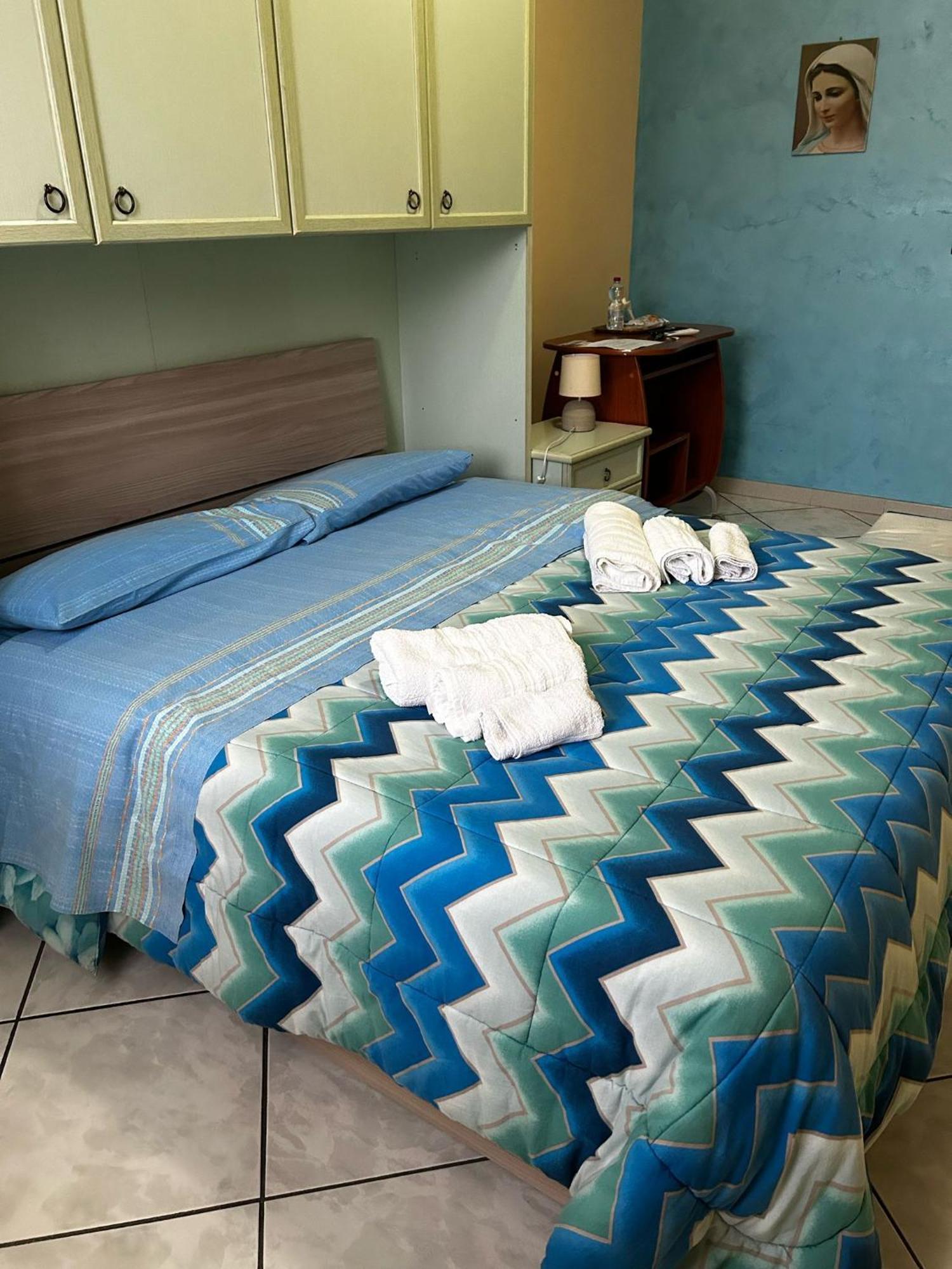 Bed and Breakfast Grotta Del Monaco Pedara Habitación foto